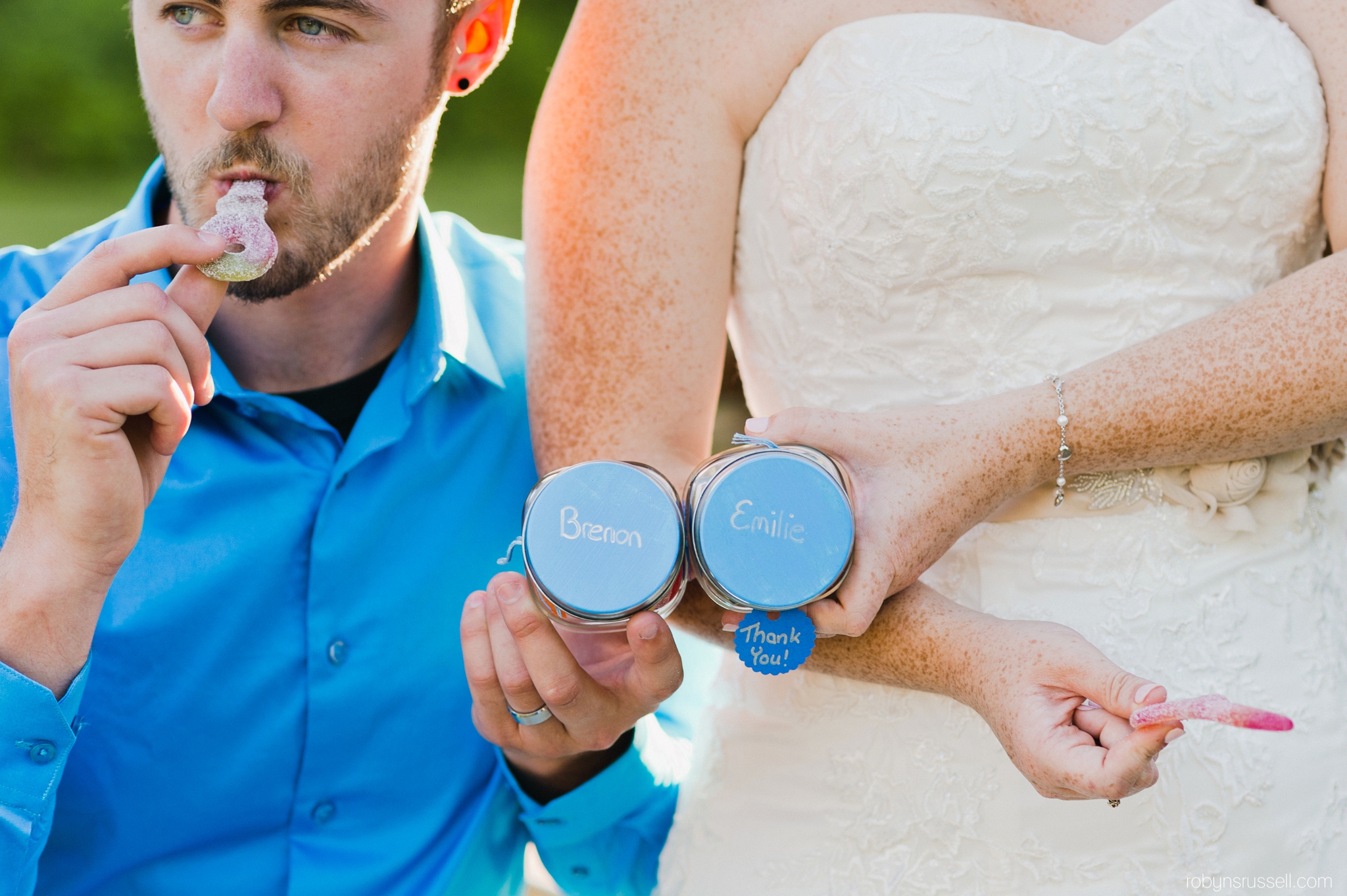 60-take-away-candy-jars-from-bride-and-groom.jpg